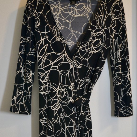 Black Patterned Wrap Dress - Picture 3 of 4